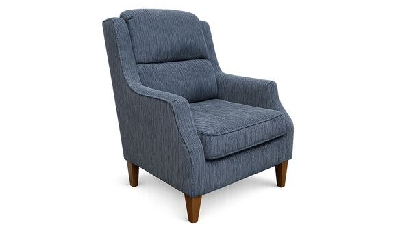Sillón azul sobre fondo blanco