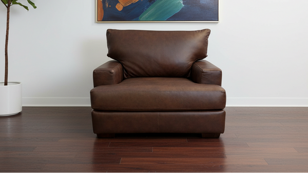 Sillón de cuero marrón sobre fondo blanco