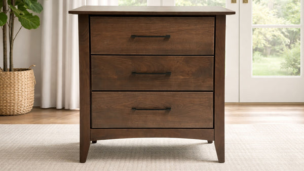 Mesita de noche Imperial de nogal macizo | Gallery Furniture