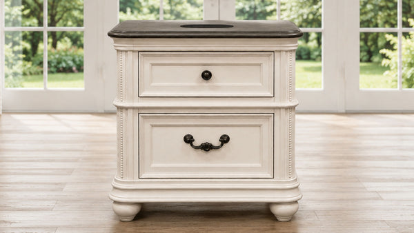 Mesita de noche Woodlands Tech | Carga USB y espacio de almacenamiento | Gallery Furniture