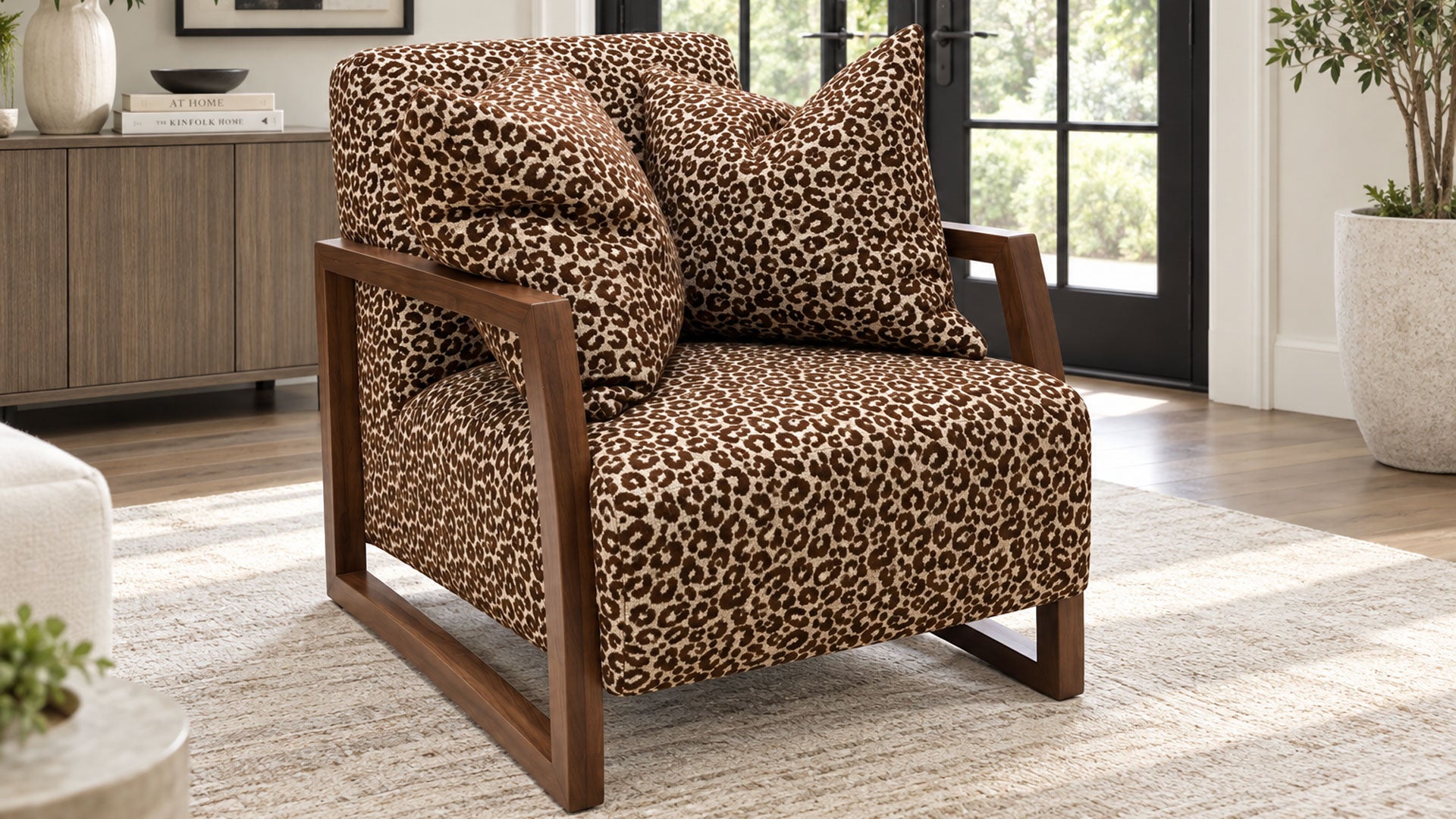 Mansfield Leopard Wood Accent Chair | Gallery Furniture⠋