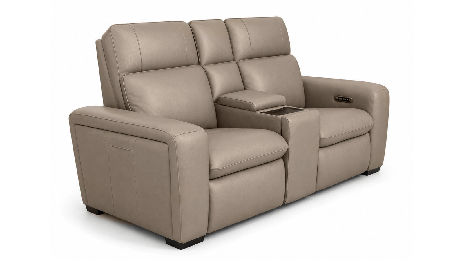 Sofá reclinable de color beige con portavasos sobre un fondo blanco