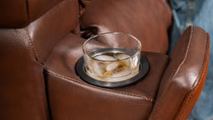Sillón reclinable con función de balanceo «Perfect Match» de piel marrón «Tavern» – Sillón tapizado para salón | Gallery Furniture