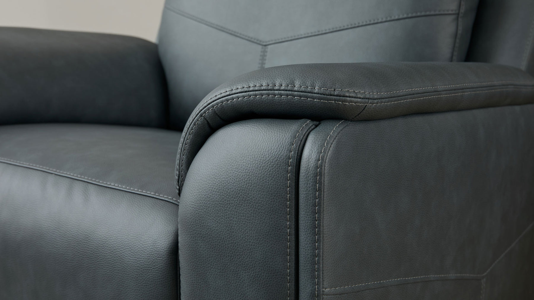 Sillón reclinable giratorio Cougar Admiral Blue Power – Sillón de salón tapizado en tejido de alta calidad con función de calor y masaje | Gallery Furniture