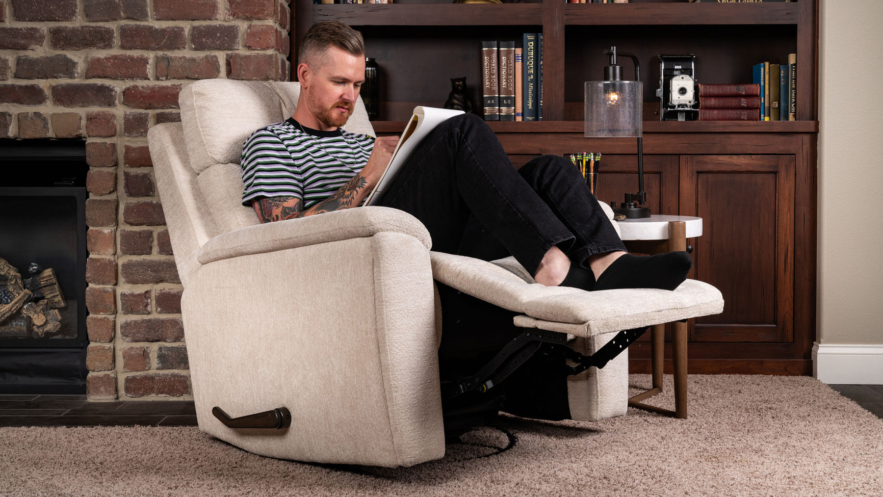Sillón reclinable giratorio manual «Perfect Match» en color Perla Refinada – Sillón tapizado para salón | Gallery Furniture