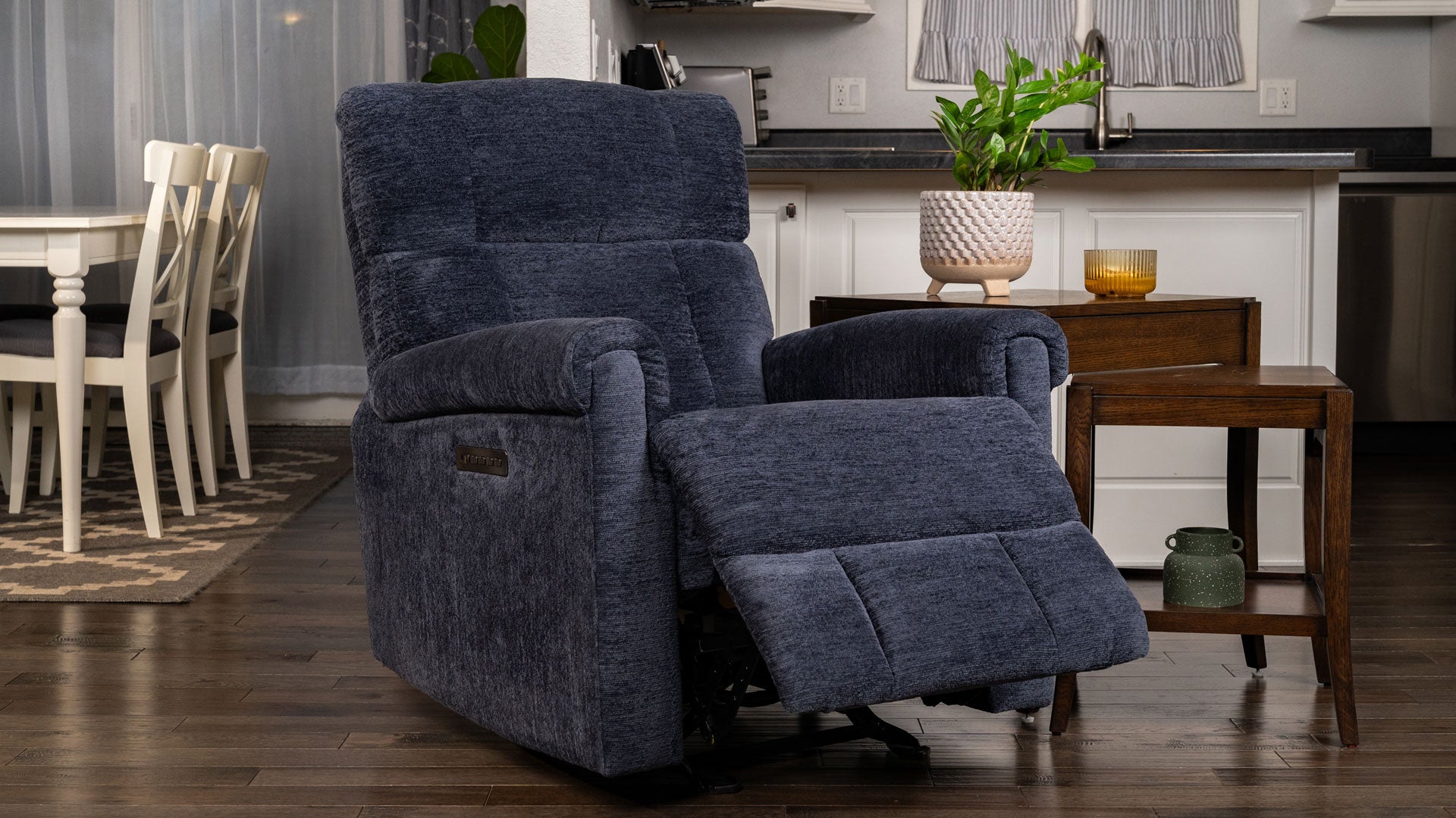 Sillón reclinable «Perfect Match Classic Nocturne Blue Power Rocker» – Sillón tapizado para salón | Gallery Furniture