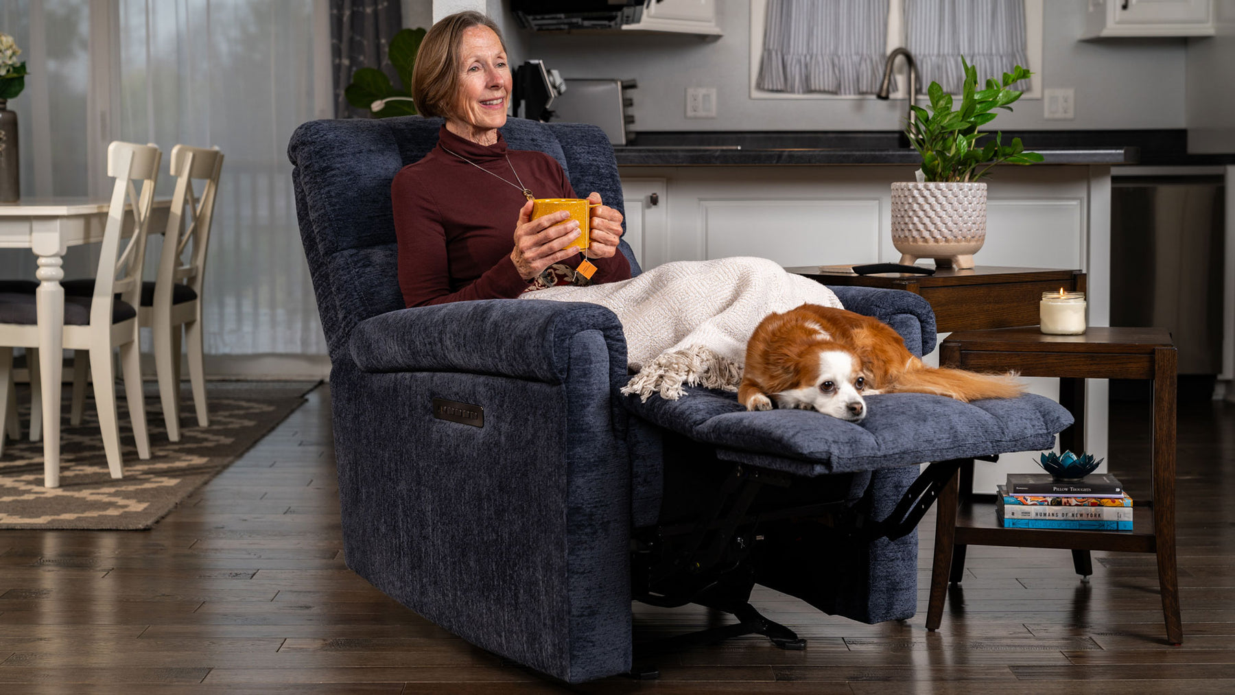 Sillón reclinable «Perfect Match Classic Nocturne Blue Power Rocker» – Sillón tapizado para salón | Gallery Furniture