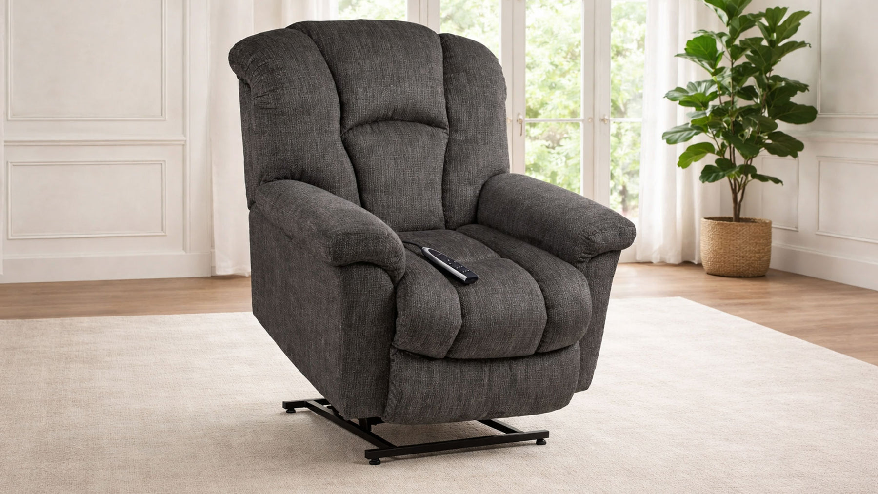 Sillón reclinable con elevador Equalizer Ion Charcoal P1 – Sillón elevador fabricado en EE. UU. con estructura de madera maciza | Gallery Furniture