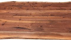 Mesa de comedor de madera maciza con bordes naturales y base metálica