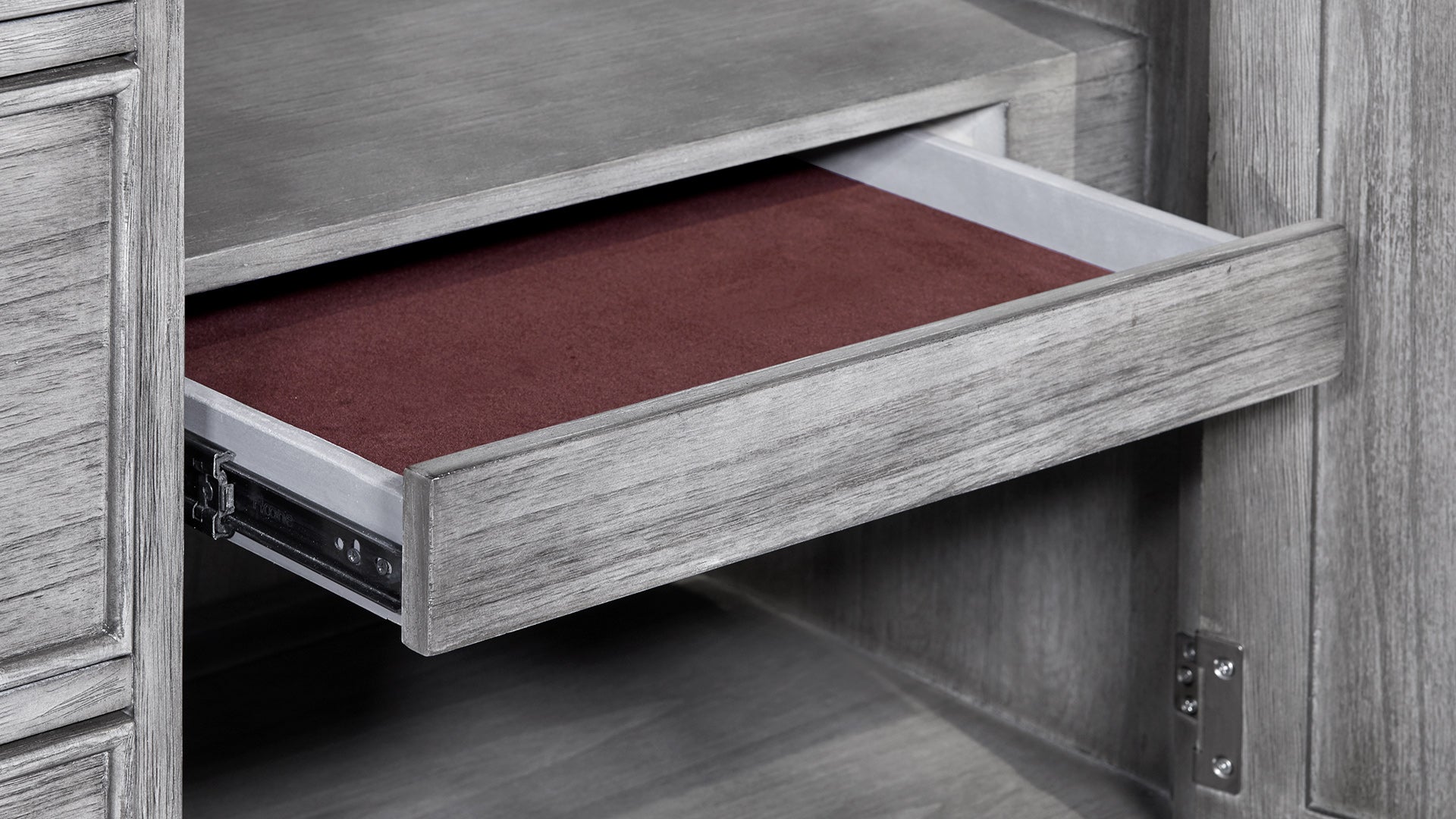 Terra Modern Gentleman's Chest
