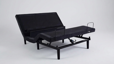 Cama ajustable negra sobre fondo blanco