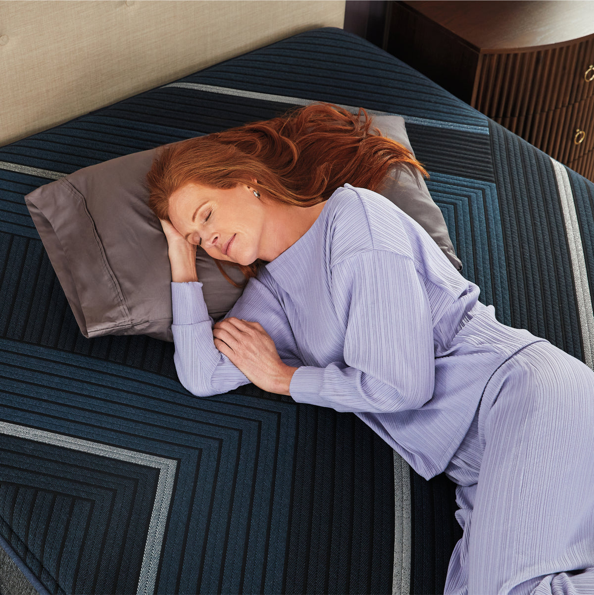 King Size Beautyrest World Class Level 4 Medium Hybrid Apex Top