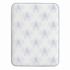 Funda de colchón blanca con un estampado azul sobre fondo blanco
